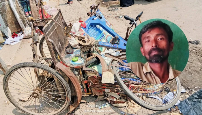 জীবিকার একমাত্র সম্বল হারিয়ে দিশেহারা রিকশাচালক