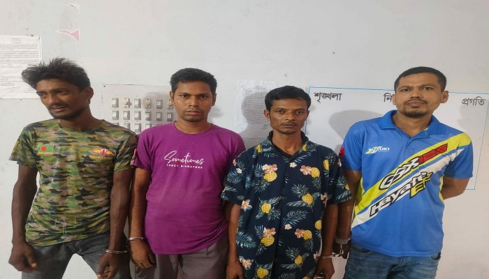 বুড়িচংয়ে অনলাইনে জুয়া খেলার সময় ৪ জন গ্রেফতার