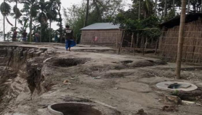 কুড়িগ্রামের রৌমারীতে ব্রহ্মপুত্র নদের ভাঙনে গৃহহীন ৭২০ পরিবার
