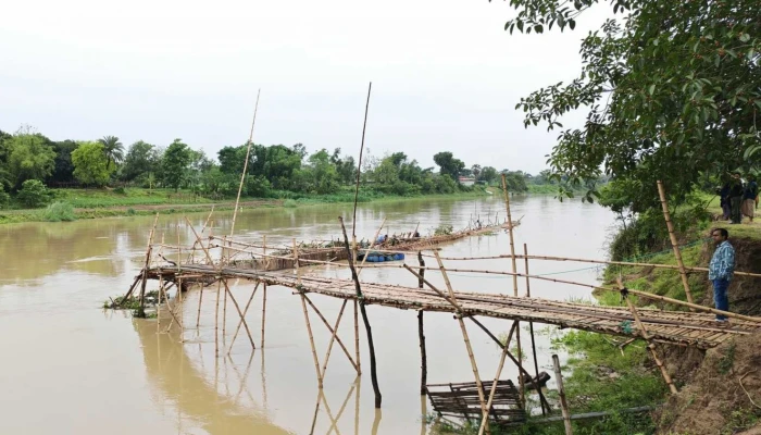 ভারতীয় ঢলে কুমিল্লায় সাঁকো ভেঙে দুই পাড়ের যোগাযোগ বিচ্ছিন্ন