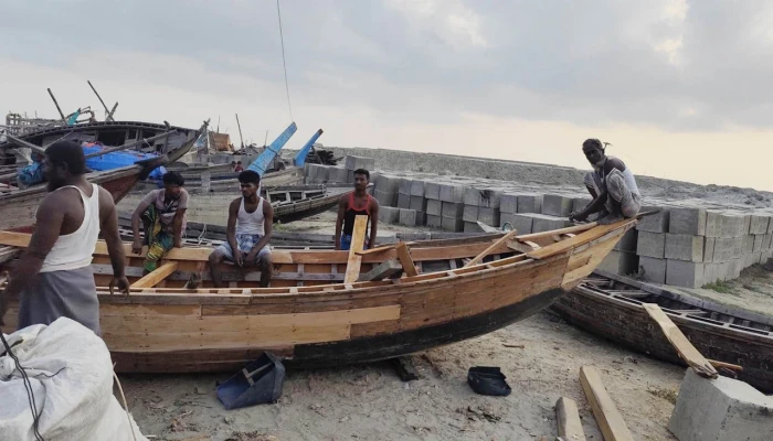 নিষেধাজ্ঞা শেষ, মধ্যরাত থেকে মেঘনায় নামছেন জেলেরা