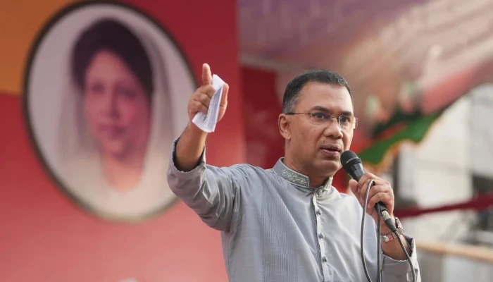 স্বাস্থ্যের খোঁজ নিতে আমার দেশ সম্পাদকের বাসায় বিরোধীদলীয় নেতা