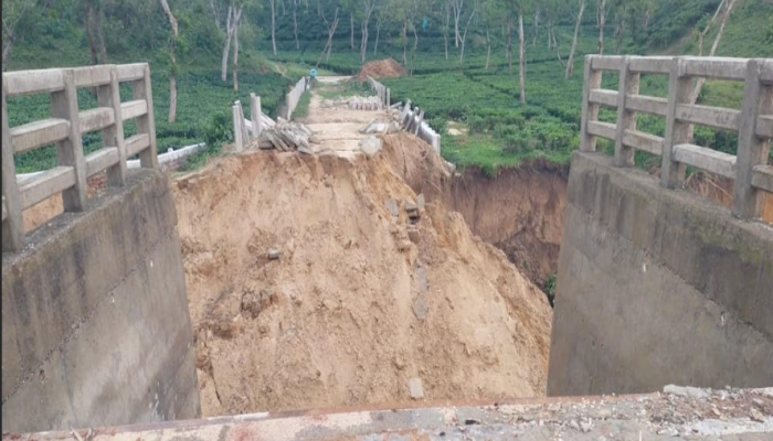 মাধবপুরে উদ্বোধনের আগেই সেতুর সংযোগ রাস্তার সাথে বিচ্ছিন্ন