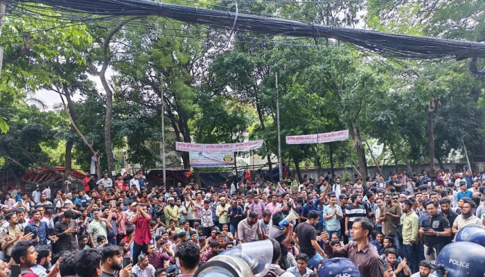 প্রবাসী কল্যাণ মন্ত্রণালয় ঘেরাও কোরিয়ার ভিসা-প্রত্যাশীদের