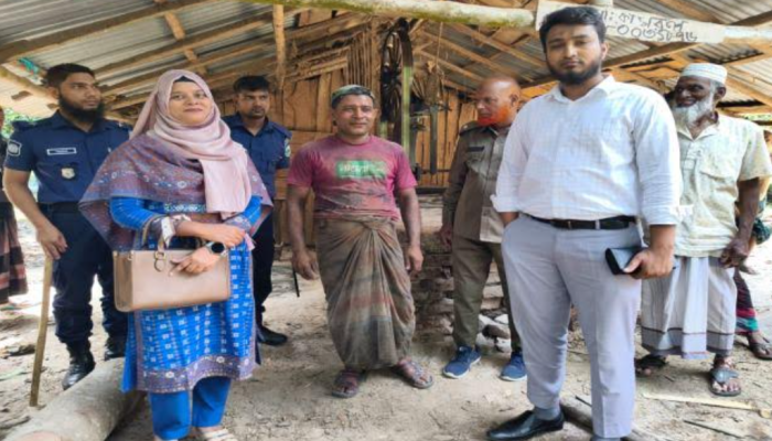 কুড়িগ্রামে ৬৫ বছরের আইনি লড়াই শেষে ঢাক-ঢোল পিটিয়ে ফিরে পেলো পৈতৃক জমির মালিকানা