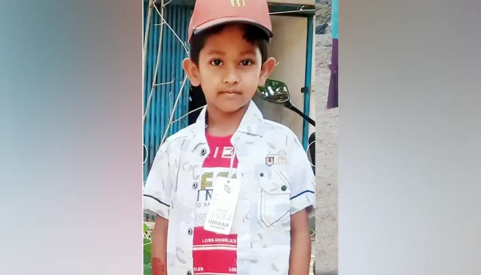 সন্তানকে ফিরে পেতে লাখ টাকা পুরস্কার ঘোষণা বাবার
