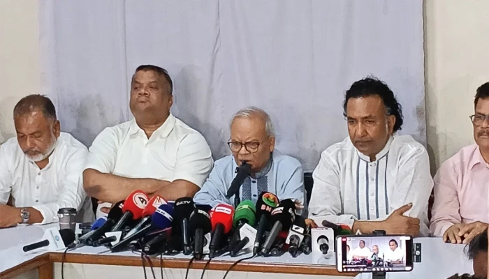 তারেক রহমানের জন-আস্থা টলাতে পারছে না প্রতিপক্ষ: রিজভী