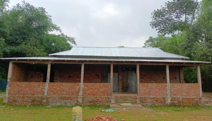 ত্রিশালে আদালতের নিষেধাজ্ঞা অমান্য করে জমি দখল ও ঘর নির্মাণ