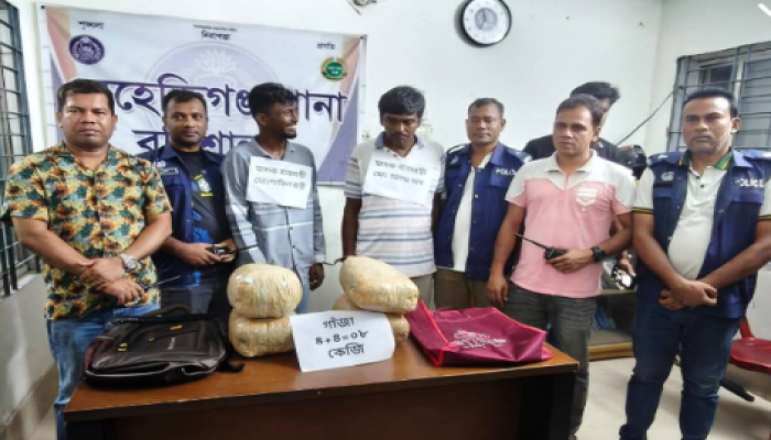 ​মেহেন্দিগঞ্জে ৮ কেজি গাঁজাসহ দুই মাদক কারবারি আটক