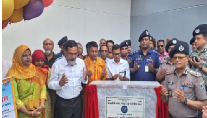 ​জনগণকে আইনি সুরক্ষা দেওয়া পুলিশের প্রধান দায়িত্ব : আদমদিঘীতে আইজিপি আলী হোসেন ফকির