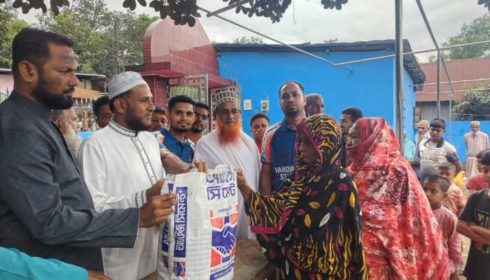 হাকড় গ্রামে ৭৫ জনকে খাদ্য সামগ্রী প্রদান*  জনগণের অর্থ যারা আত্মসাৎ করে তারা দেশের শক্র-আতাউর