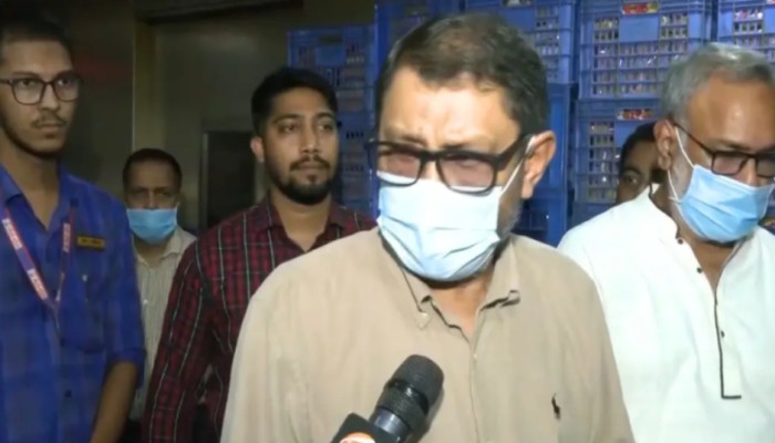 আদ্ দ্বীন হাসপাতালের ছাদে বেকারি দেখে ক্ষোভ ঝাড়লেন স্বাস্থ্যমন্ত্রী