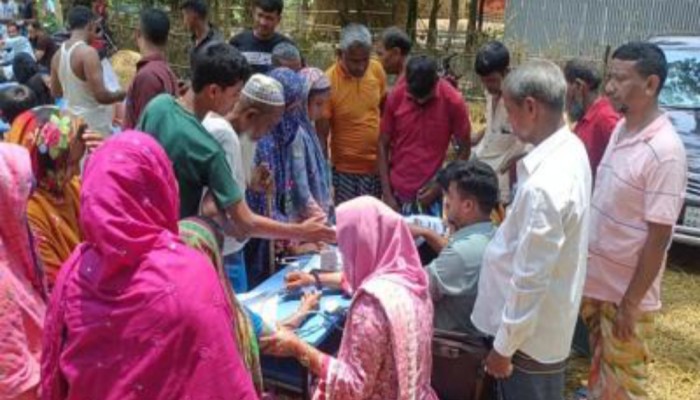 কুড়িগ্রামের চরাঞ্চলের সাত শতাধিক মানুষ পেলেন ফ্রি চিকিৎসা সেবা