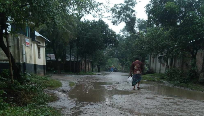 ​মধ্যপাড়া খনি  গেট রাস্তায় জলাবদ্ধতা,  বদরগঞ্জ রুটে যাত্রী চলাচলে  জন দূর্ভোগ  সংস্কার  প্রয়োজন॥