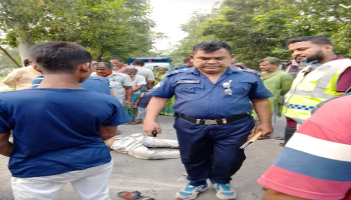 ​কালীগঞ্জে রাস্তার ধারে অজ্ঞাত ব্যক্তির লাশ, রহস্য ঘিরে তদন্তে পুলিশ