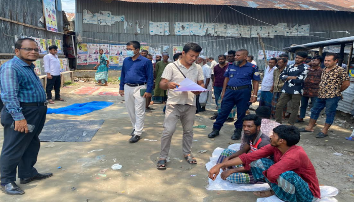 মঠবাড়িয়ায় অবৈধ চাক ও চায়না দুয়ারী জাল বিক্রির দায়ে ৩ জনের জরিমানা, প্রায় দুই লাখ টাকার জাল পুড়িয়ে ধ্বংস