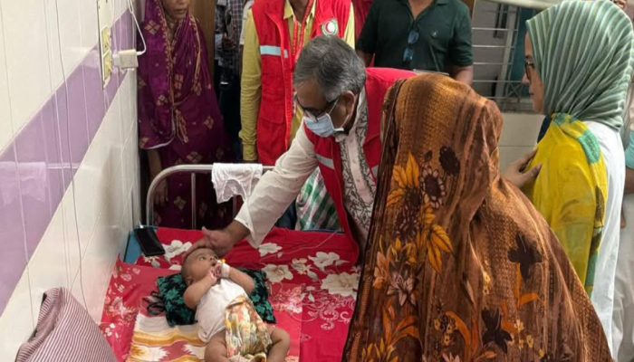 ময়মনসিংহ মেডিকেল হাম আইসোলেশন ওয়ার্ড পরিদর্শনে এমরান সালেহ প্রিন্স