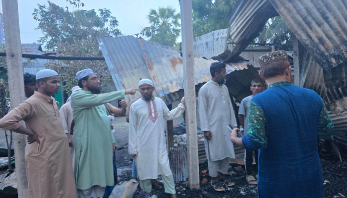 ​বুড়িচংয়ে অগ্নিকাণ্ডে ক্ষতিগ্রস্ত বিএনপি নেতার বাড়ি পরিদর্শনে জামায়াত নেতৃবৃন্দ