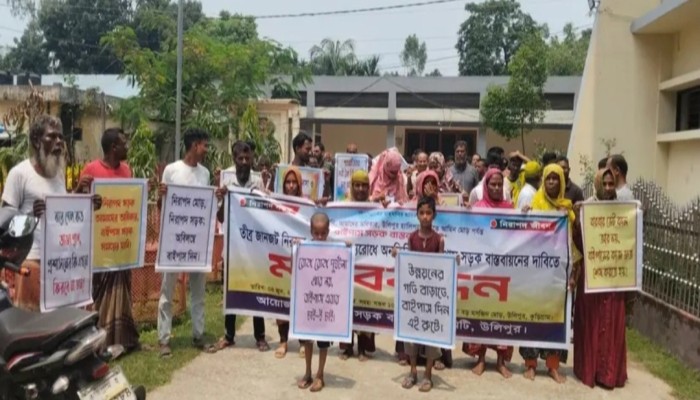 কুড়িগ্রামের উলিপুরে যানজট নিরসনে বাইপাস সড়কের দাবিতে মানববন্ধন ও স্মারকলিপি