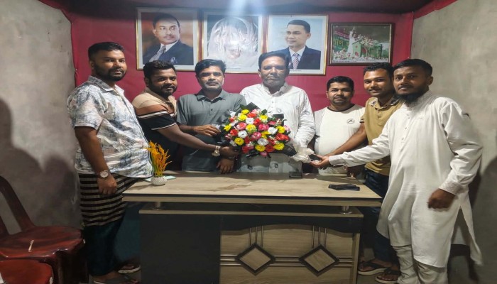 কচ্ছপিয়া ইউনিয়ন বিএনপির সভাপতি ও সাধারণ সম্পাদকের সাথে রামু পুর্ব সীমান্তের নিউজ ডেক্স এর সৌজন্য সাক্ষাৎ ও ফুলেল শুভেচছা বিনিময়