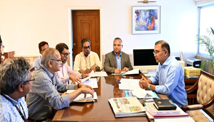 স্বাস্থসেবা জনগণের দ্বারপ্রান্তে পৌঁছে দিতে অ্যাম্বুলেন্স সেবা নিশ্চিত করবে সরকার