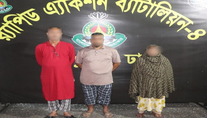 ইতালি, জার্মানীসহ ইউরাপর বিভিন উনত দশ উচ বতনর প্রলাভন দখিয় মানবপাচার ও প্রতারণা চক্রর তিন সদস্য গ্রফতার করছ র‌্যাব-৪