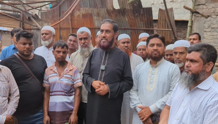 বারিধারায় অগ্নিকাণ্ডে ক্ষতিগ্রস্ত এলাকা পরিদর্শন করলেন জামায়াত নেতা মোঃ সেলিম উদ্দিন