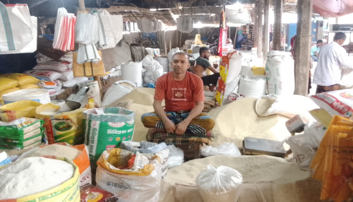 ​দিনাজপুরে বোরো মৌসুমে ধান কাটা শেষ, খরচ বাড়ায় বাজারে চালের দাম ঊর্ধ্বগতি॥