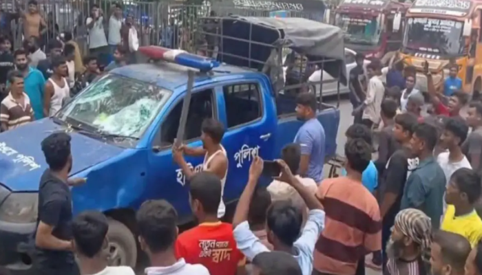 থ্রি-হুইলার যানের বিরুদ্ধে অভিযানে পুলিশের ওপর হামলা, টহল গাড়ি ভাঙচুর