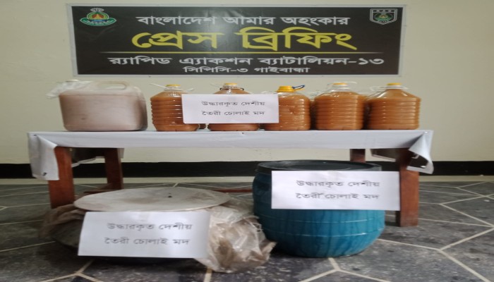 রংপুর ও নীলফামারীতে র‌্যাবের পৃথক অভিযানে ২০০ লিটার দেশীয় চোলাই মদ, ৮৮ পিস ইয়াবা এবং ৪০ বোতল এসকাফ জব্দসহ ০২ জন  মাদক ব্যবসায়ী গ্রেফতার