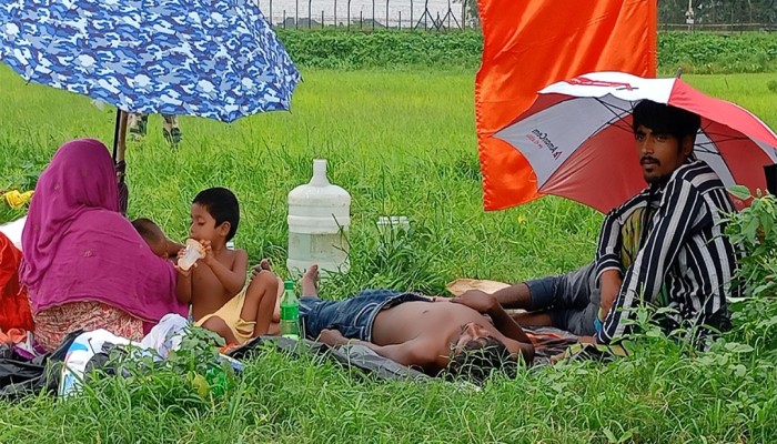 কুড়িগ্রাম সীমান্তে শুন্যরেখায় কাঁদছেন মা, এভাবে ফেলায় রাখিয়েন না, বাচ্চাগুলা মরে যাবে.?