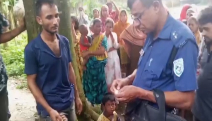 বদরগঞ্জে ছাত্রদলের নেতা ইয়াবাসহ গ্রামবাসীর হাতে আটক।