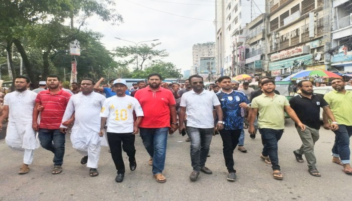 আওয়ামীলীগের নৈরাজ্যের  বিরুদ্ধে নিউমার্কেট থানা যুবদলের মিছিল
