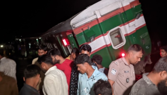 ‎আন্ত:নগর বিজয় এক্সপ্রেসের ৩বগি গৌরীপুরে লাইনচ্যূত!