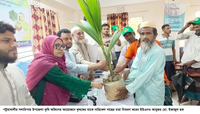 গলাচিপায় ৬ হাজার ১৬৫ কৃষকের মাঝে কৃষি প্রণোদনা বিতরণ ও প্রযুক্তি মেলার উদ্বোধন