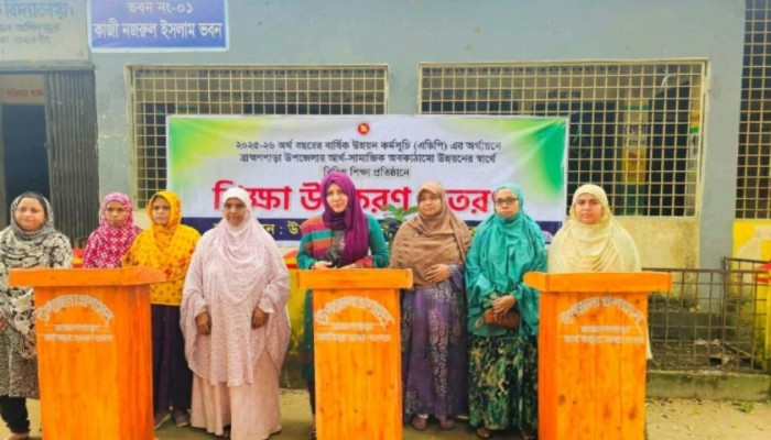 শিক্ষার মানোন্নয়নে ব্যতিক্রমী উদ্যোগ, ব্রাহ্মণপাড়ার প্রাথমিক বিদ্যালয়ে লেকচার ডায়াস ও বেঞ্চ বিতরণ