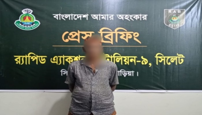 র‌্যাব-৯ এর অভিযানে ব্রাহ্মণবাড়িয়ার আখাউড়া রেলওয়ে ষ্টেশন থেকে ১৫.৭ কেজি গাঁজা ও ০১ বোতল ইসকফ সিরাপসহ ০১ জন মাদক ব্যবসায়ী গ্রেফতার