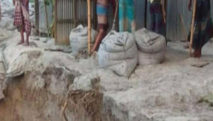 তিস্তা-ধরলা-দুধকুমারের ভাঙনে বিলীন বসতভিটা, আতঙ্কে শতাধিক পরিবার