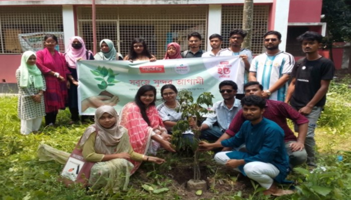 রাজশাহী কলেজের মুসলিম ছাত্রাবাসে বসুন্ধরা শুভসংঘের বৃক্ষরোপণ