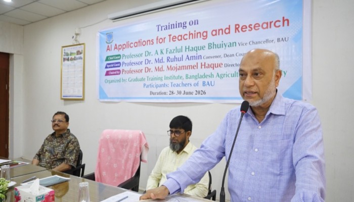 কৃত্রিম বুদ্ধিমত্তা ব্যবহারে দক্ষতা বৃদ্ধিতে বাকৃবিতে শিক্ষকদের কর্মশালা