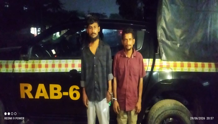 খুলনার আশিক গ্রুপের সক্রিয় সদস্য ও হত্যা মামলার তদন্তে প্রাপ্ত সন্দিগ্ধ আসামি ইমন শরীফ ও সজল খানকে গ্রেফতার করেছে র‌্যাব-৬