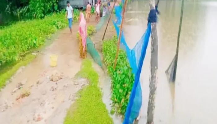 বাড়িঘরে ঢুকছে নদ-নদীর পানি, কুড়িগ্রামে বন্যা পরিস্থিতির অবনতি