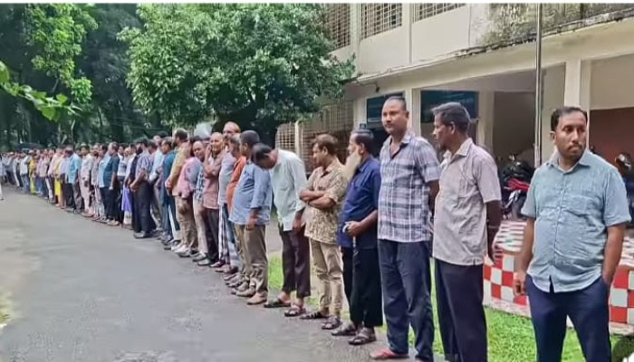 পঞ্চগড়ে তেঁতুলিয়া   (ইউএনও) বিরুদ্ধে মিথ্যা  ষড়যন্তমুলক অভিযোগে প্রতিবাদে মানববন্ধন ।