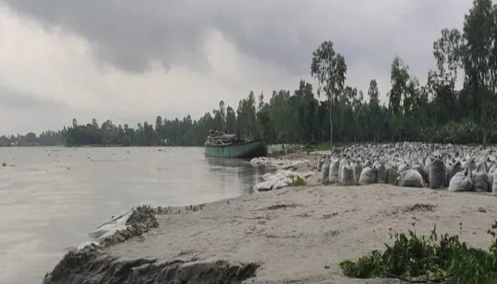 দুধকুমার নদ গিলেছে দুই গ্রামের ২০ বসতভিটা