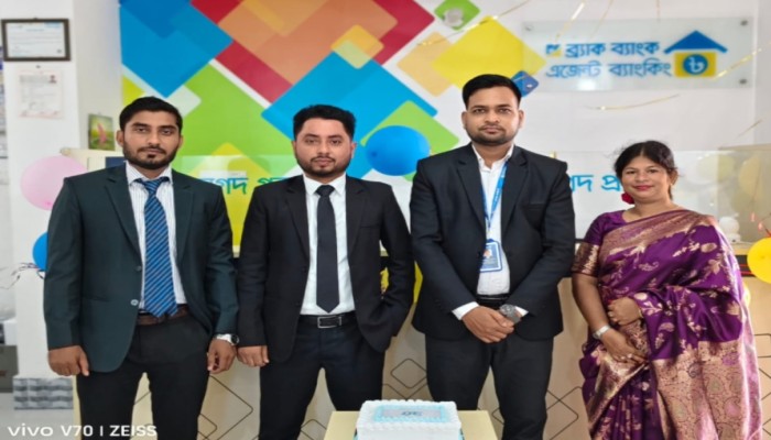 হোসেনপুরে এসএমই আউটলেটে ব্র্যাক ব্যাংকের ২৫ বছর প্রতিষ্ঠাবার্ষিকী উদযাপন