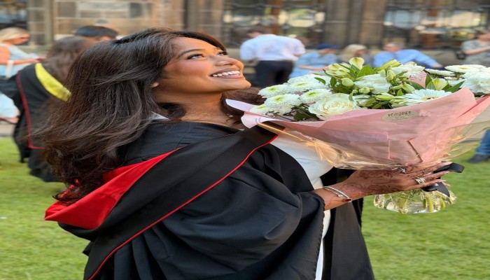 যে স্বপ্নের ঠিকানা ছিল সাদা অ্যাপ্রন-কালীগঞ্জের তাজরার গ্লাসগো জয়