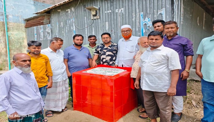 রাস্তা পাকাকরণের ভিত্তি প্রস্তর স্থাপন করলেন এমপি আইনুল হক