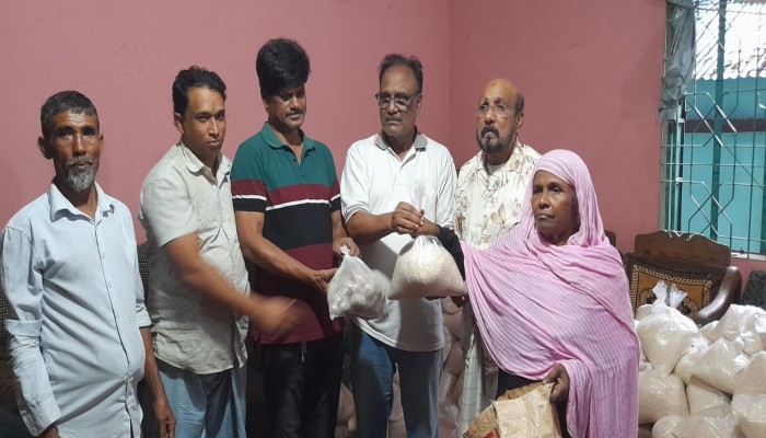 বোয়ালখালীর আমুচিয়া ইউনিয়নে ক্ষতিগ্রস্ত ৪০০ পরিবারের মাঝে ত্রান বিতরণ