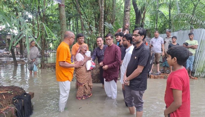 বোয়ালখালী প্রেসক্লাবে উদোগে উপহার  বিতরণ