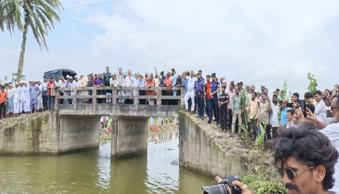 হিজলায় উন্নয়ন কার্যক্রম পরিদর্শন ও অনুদান বিতরণ করলেন প্রতিমন্ত্রী রাজিব আহসান